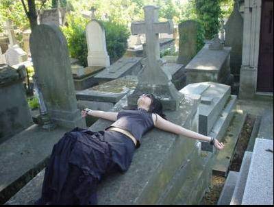 L' ATTRACTION DE LA MORT